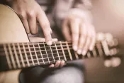 Clases de guitarra para niños, jóvenes y adultos