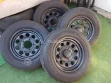 4 neumáticos con llantas originales para Suzuki Jimny impecable