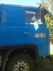 Camion trabajando en vendimia