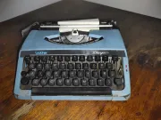 Vendo máquina de escribir antigua marca Brother, en buen estado.