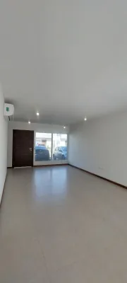 CASA EN ALQUILER! ZONA NORTE 8VO ANILLO, EN CONDOMINIO