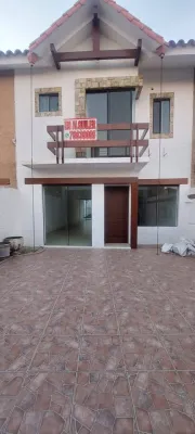 CASA EN ALQUILER! ZONA : 4TO ANILLO RADIAL 17